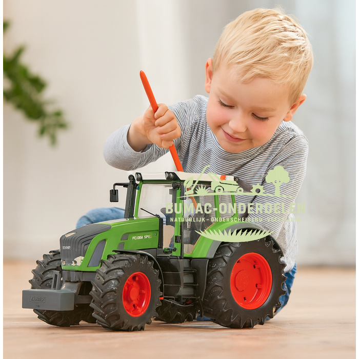 Bruder Fendt 936 Vario tractor speelgoed, schaal 1:16 met openende motorkap, stuurfunctie via schuifdak, verstelbare trekhaak en afneembaar frontgewicht, Bruder speelgoed onderdeel