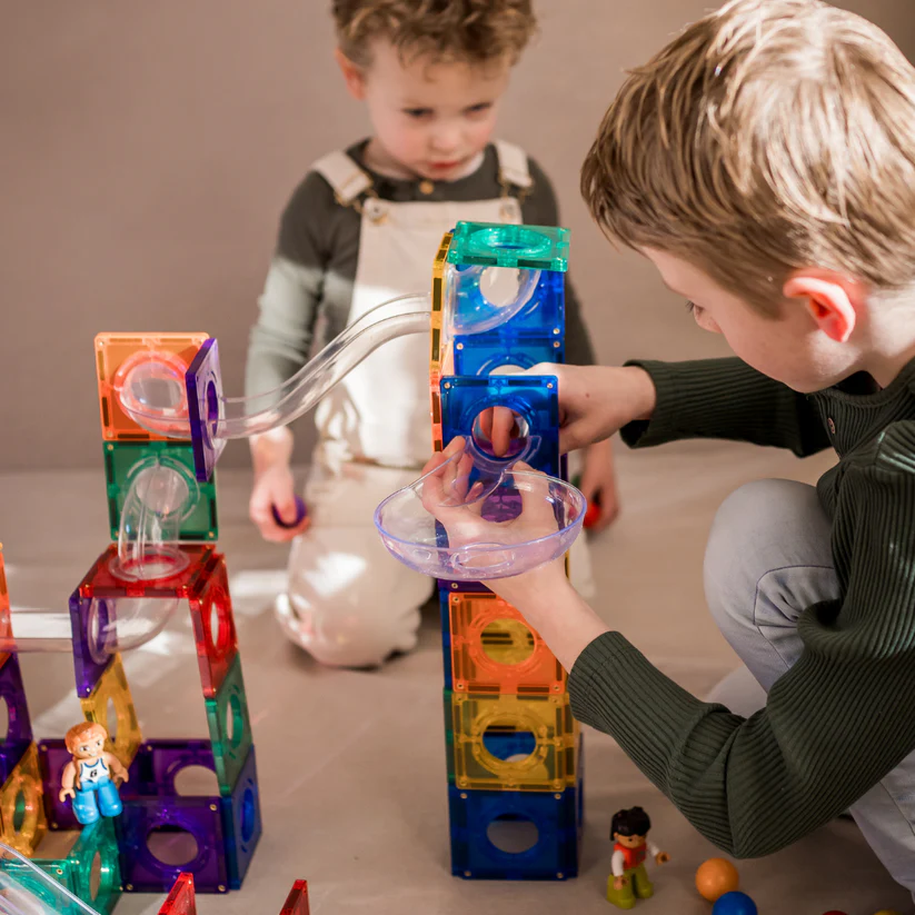 Gladi Tiles magnetische knikkerbaan 128-delig – kleurrijk, leerzaam en eindeloos bouwplezier