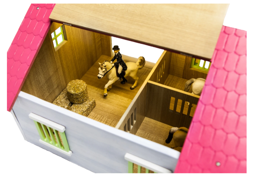 Kids Globe paardenstal hout met 2 boxen en berging roze 1:24 – Speelgoed paardenstal | Onderdeel