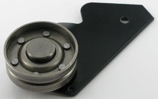 Spanarm met Poelie voor V snaar van Atco, Qualcast en Allett Kooimaaiers