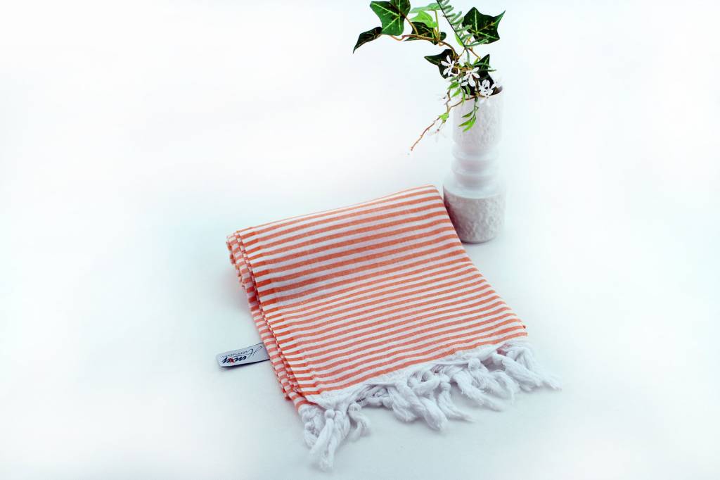 hamamdoek dunne strepen gekleurd rood-wit