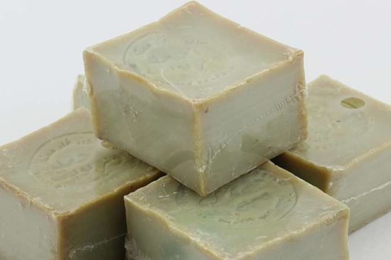 Aleppo olijfzeep 4x blok 200gr = 800gr. 25% laurierolie. allepo
