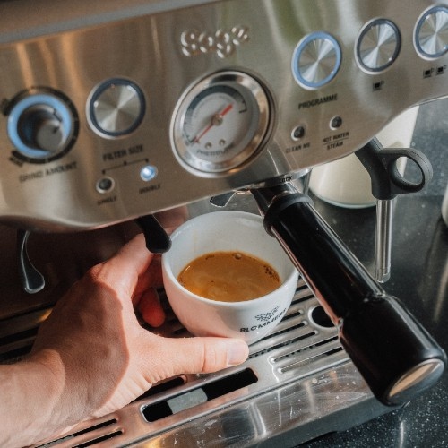 Cross-section of the ThermoJet heating system in the Sage Barista Pro, showing the cold and heated water flow