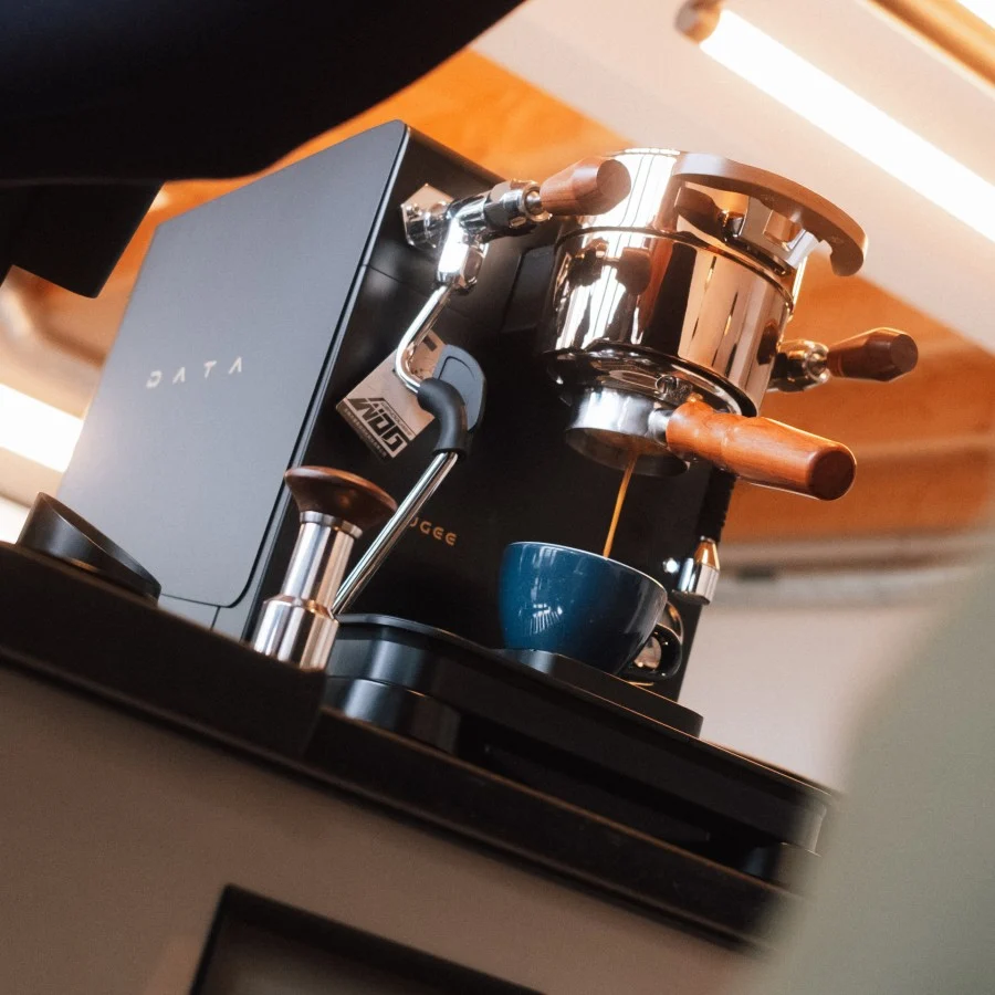 Wendougee - Data-S (Zwart/Goud) + Water Direct - Espressomachine