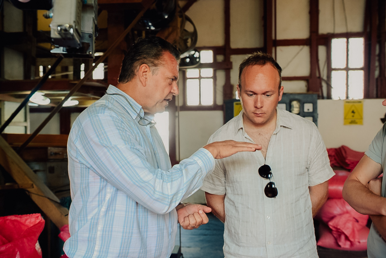 Robert in gesprek op Finca Irlanda