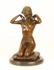 Diverse bronzen beelden te koop