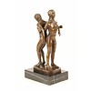 Bronzen beeld van een naakt gay koppel