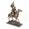 Bronzen beeld van een gewapende Kozak te paard