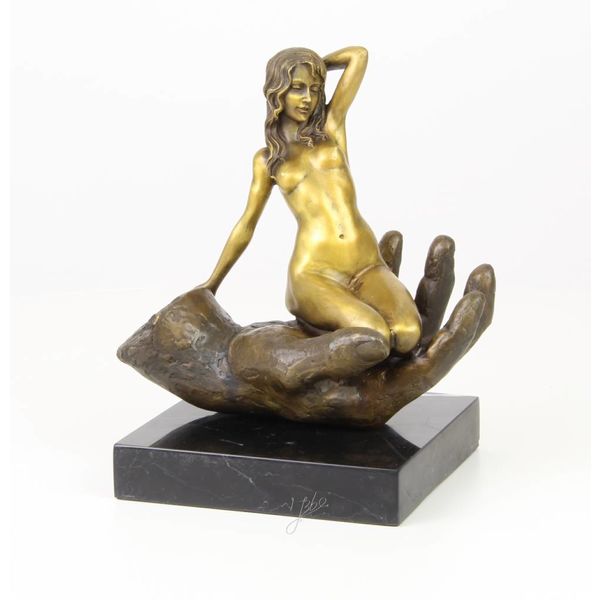  Bronzen beeld van een vrouwelijk naakt in een handpalm