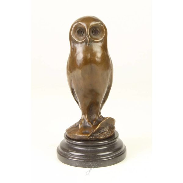  A bronze sculpture of a young owl