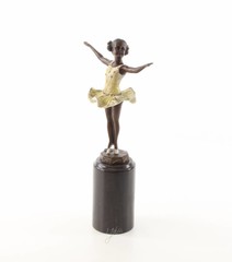 Bronzen beelden van dansers