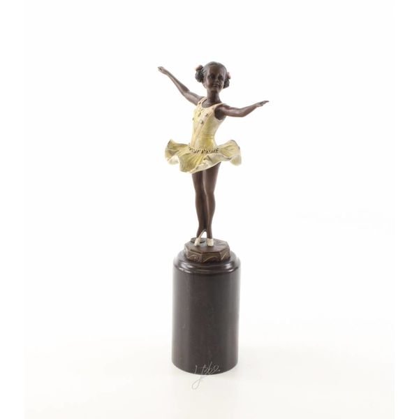  A bronze sculpture of a young ballerina