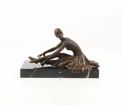 Producten getagd met bronze sculpture female dancer