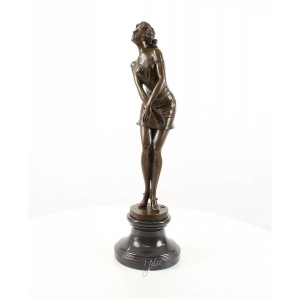  A large bronze sculpture of a pensive female