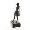 Een bronzen beeld van het veertienjarige danseresje van Degas