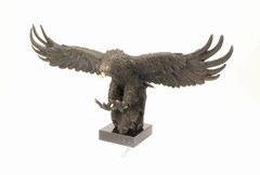 Producten getagd met landing eagle statue