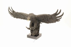 Producten getagd met large bronze eagle sculptures