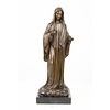 Een groot bronzen beeld van Maria
