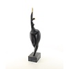 Een modernistisch bronzen beeld van een naakte dansende vrouw