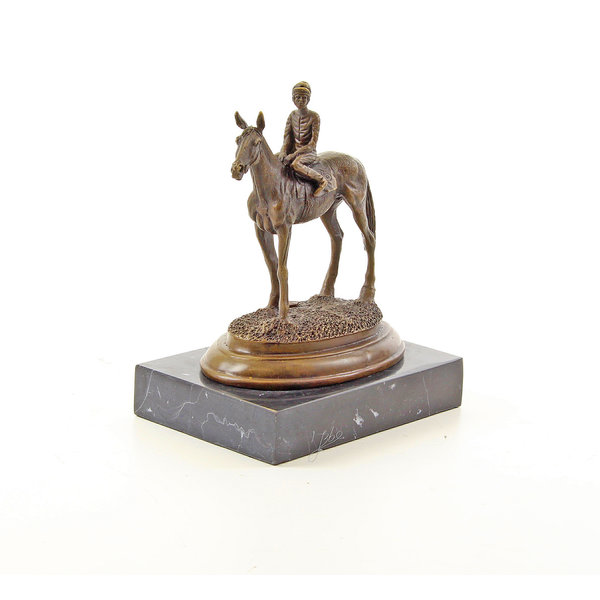  A bronze sculpture of a racehorse and jockey