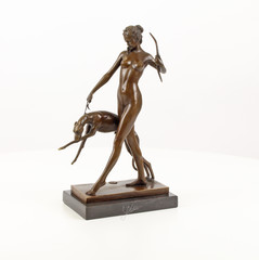 Producten getagd met bronze hunting goddess with hound sculpture