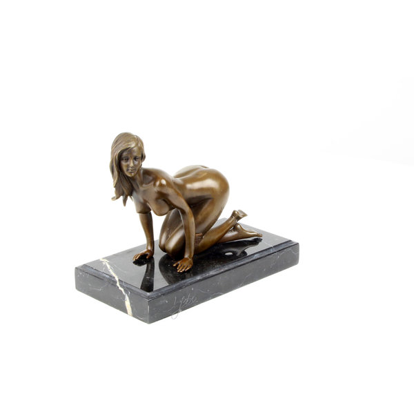  A bronze sculpture of a kneeling female nude