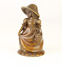 Producten getagd met bronze table bell of young girl
