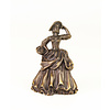 Een bronzen tafelbel van een dame met mand