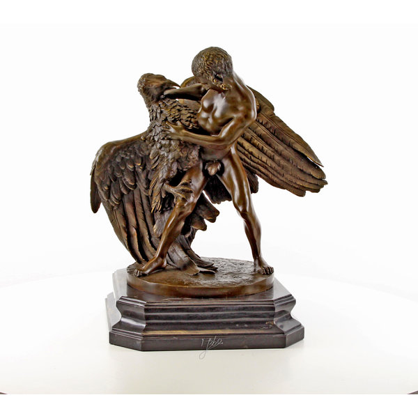  Een bronzen sculptuur van de ontvoering van Ganymedes