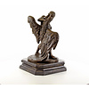Een bronzen sculptuur van de ontvoering van Ganymedes