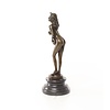 Een erotisch bronzen beeld van een vrouwelijk naakt