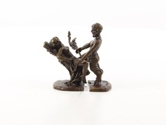 Producten getagd met bronze group satyr & female