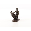 Bronzen groep met satyr en vrouw