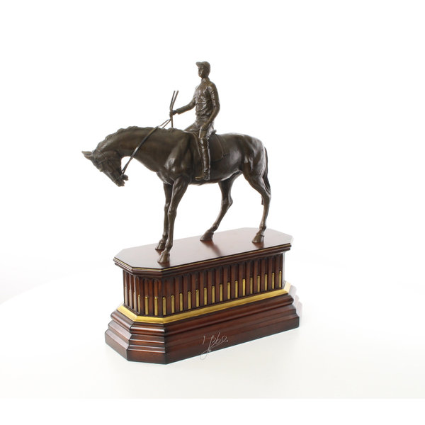  Bronzen sculptuur van jockey te paard op houten base