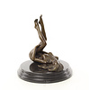 Bronzen sculptuur van een mastuberende  naakte vrouw