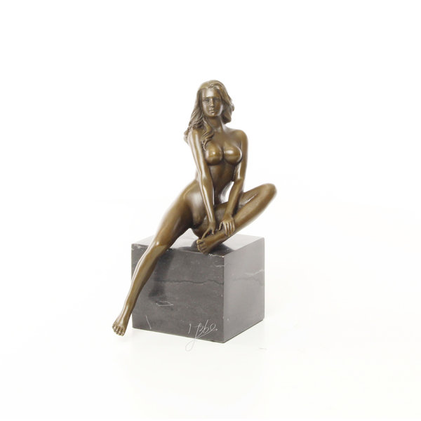  A bronze sculpture of a sitting female nude