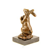 Bronzen sculptuur van konijn met wortel