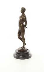 Producten getagd met bronze sculpture standing nude male