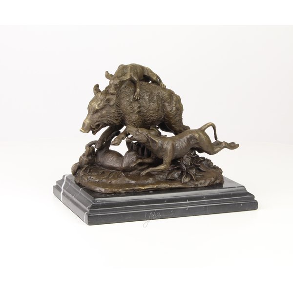  Bronzen sculptuur van jachthonden die een everzwijn aanvallen