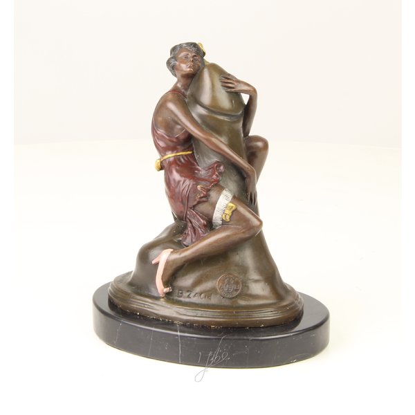  Bronzen beeld van een vrouw die een fallus omhelst