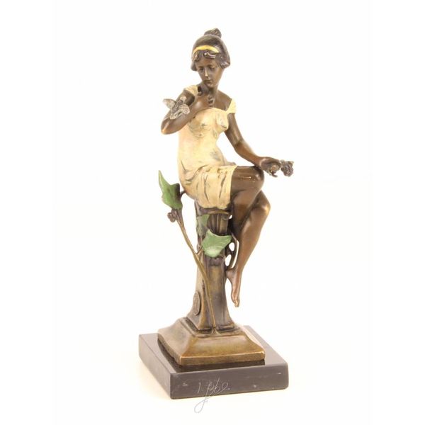  Bronzen beeld van vrouw met een vogeltje op haar arm
