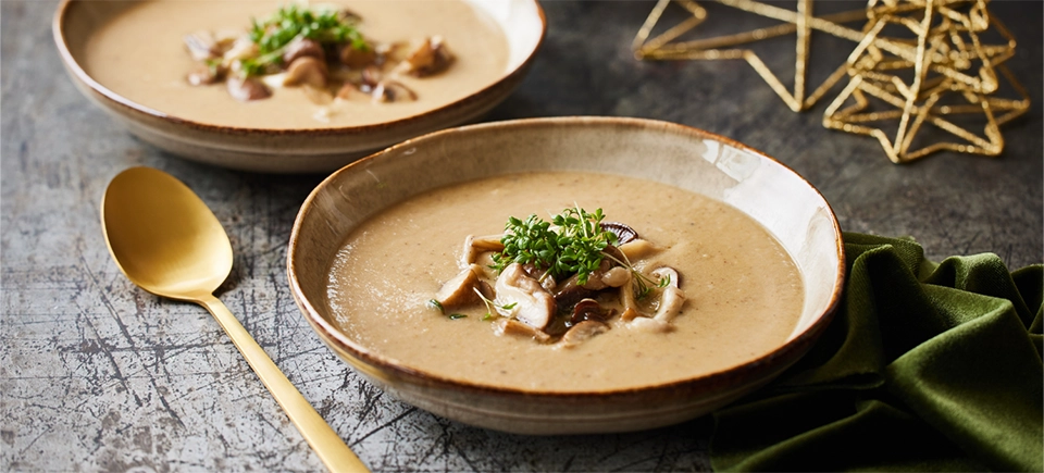 Kerstmenu: Knolselderijsoep met gebakken paddenstoelen