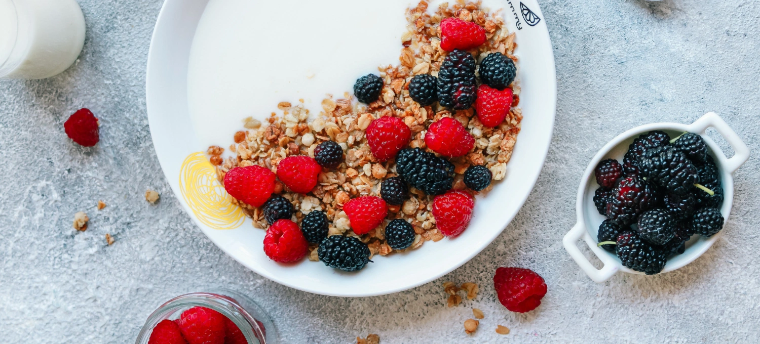 Glutenvrije Granola met perzik en framboos