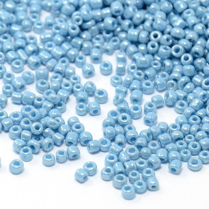 10025* 7 grams Rocailles Blue Shine 2mm