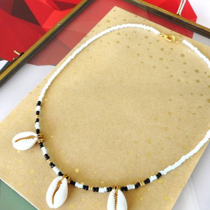 Kauri Shell Choker Necklace From Rocailles - White With Black And Gold inspi59706