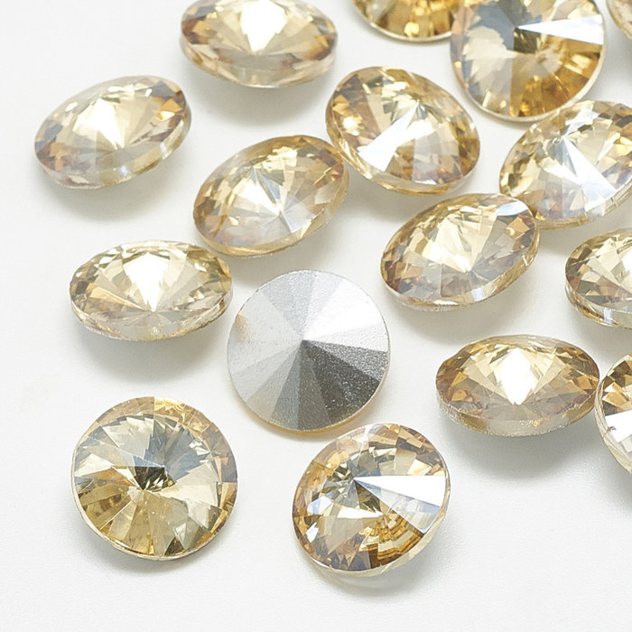 Rivoli Pointstone 12mm Light Topaz