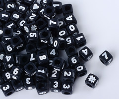 Mix Kubus Cijfer Kralen Zwart 7mm, 300 stuks