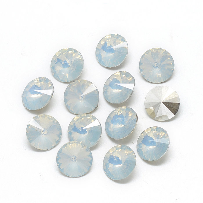 Puntsteen White Opal 6mm / ss29