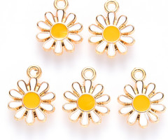 Daisy Charm Gold White Yellow 14x12mm