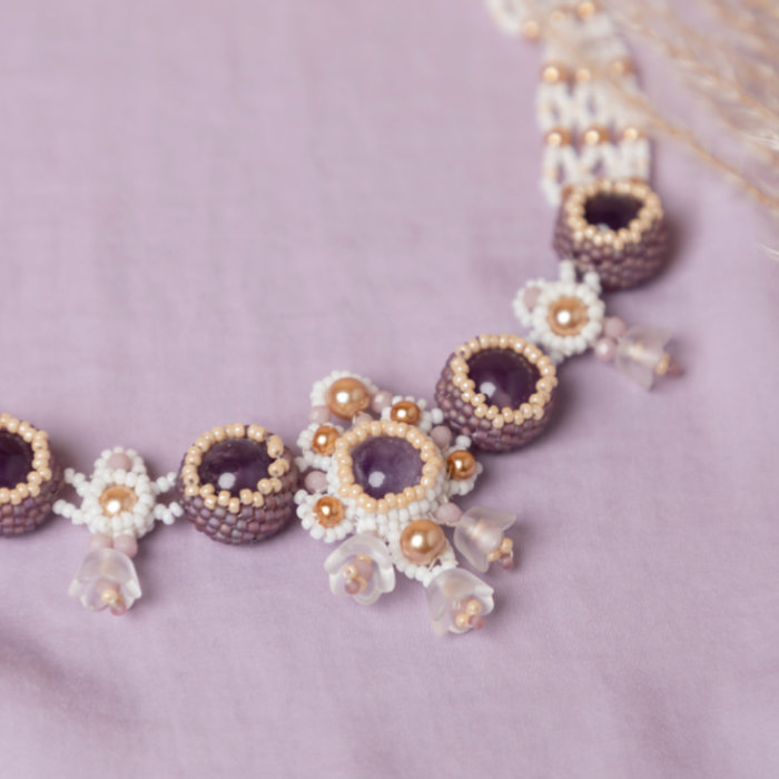 Beadwork Statement Ketting met Edelstenen en Bloemen Inspi366